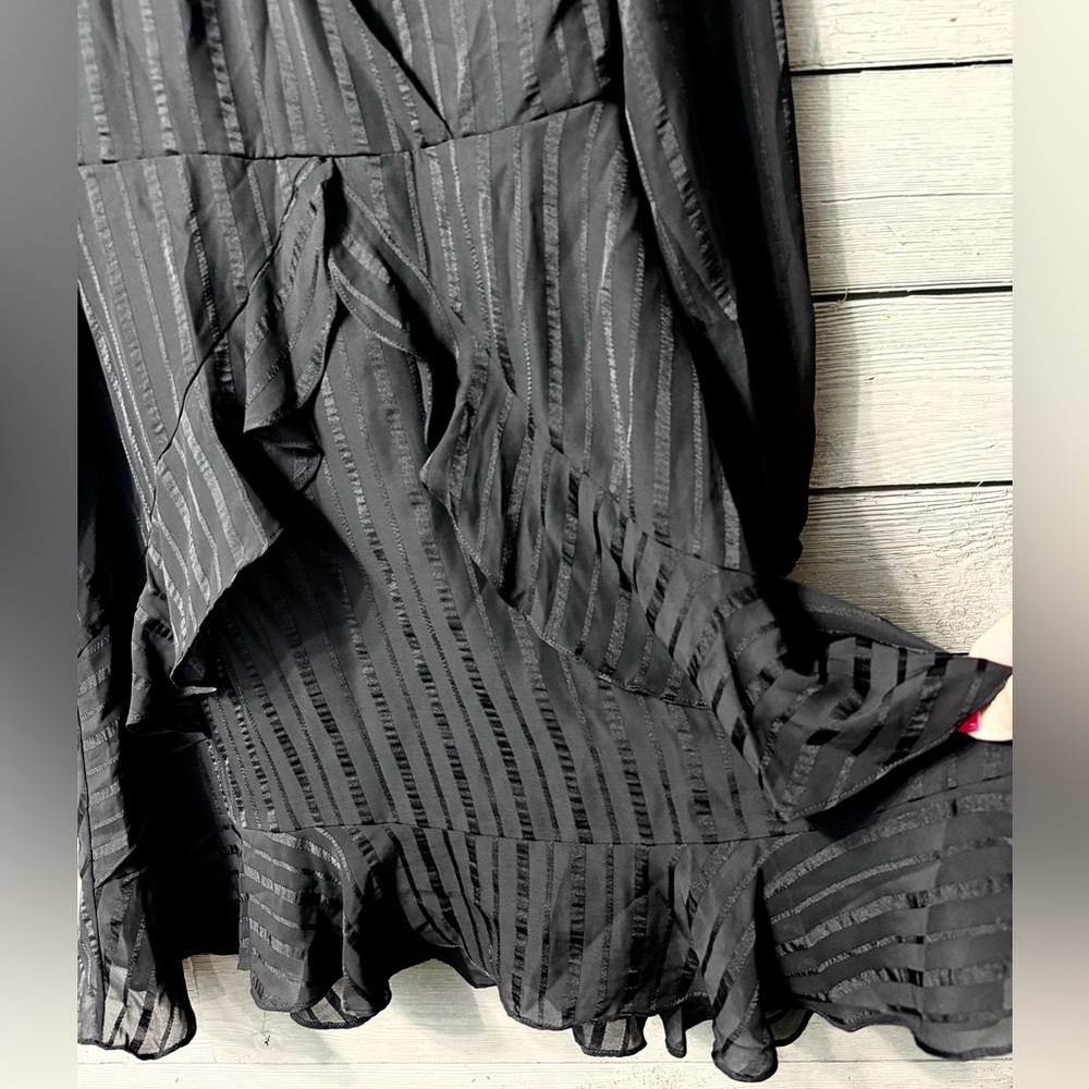 ASTR the Label Black Striped Satiny Silk Long Sleeve Ruffle Mini Dress Sz M - Picture 4 of 9